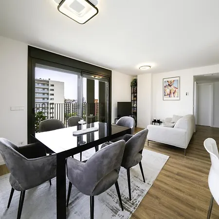 Apartment Sunsets And The Pool In Barcelona Cornella de Llobregat